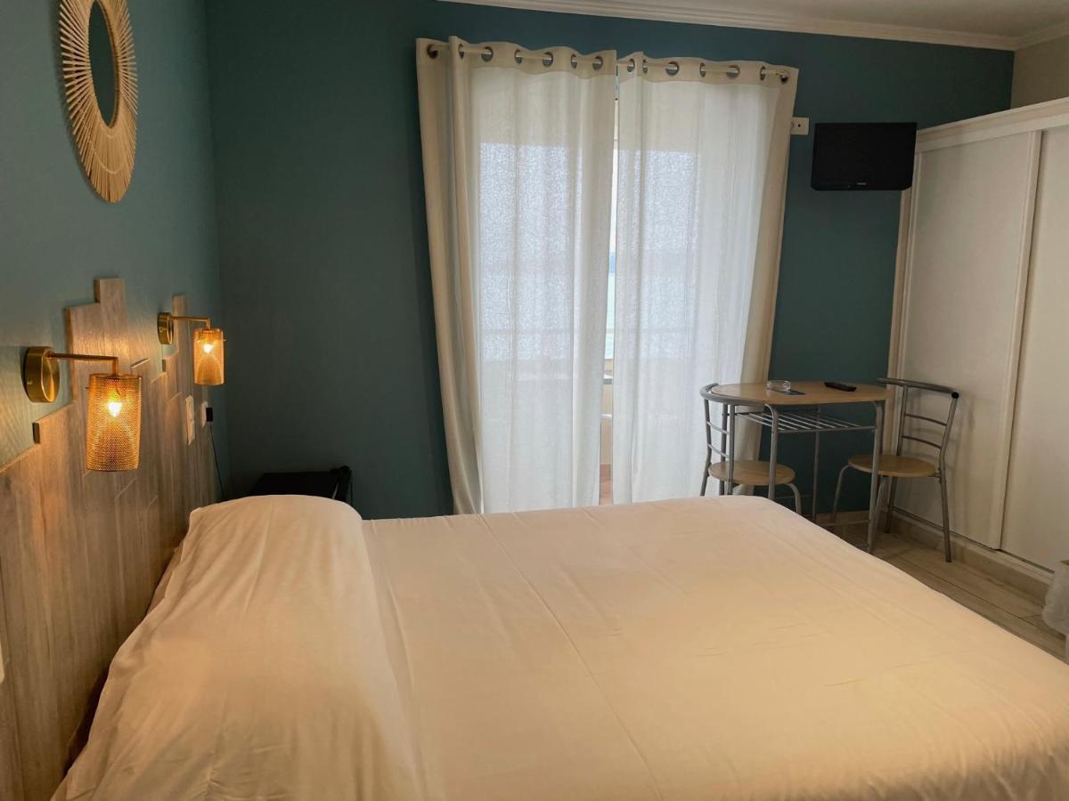 Au Tapis De Sable Hotel Saint-Cyr-sur-Mer Ngoại thất bức ảnh