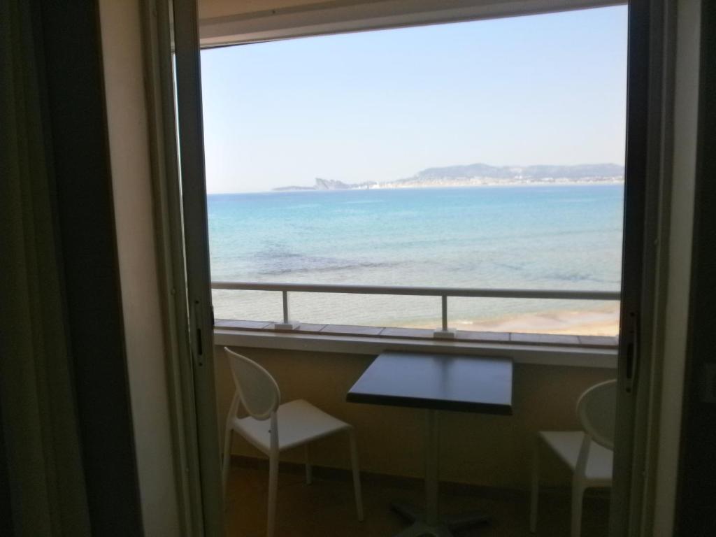 Au Tapis De Sable Hotel Saint-Cyr-sur-Mer Phòng bức ảnh
